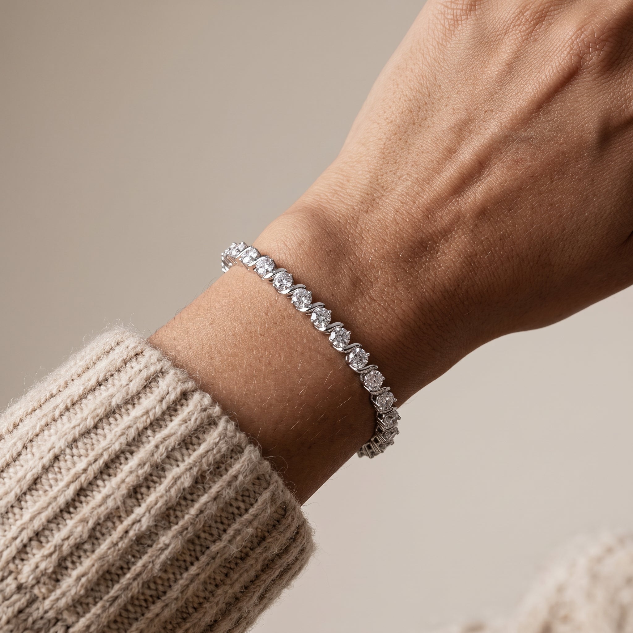 White Metal Round Moissanite Tennis Bracelet